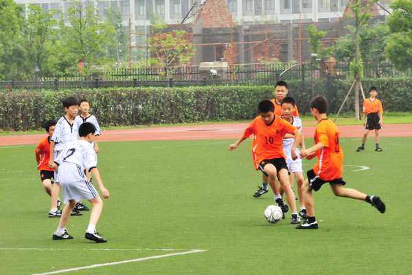 学生上体育课.jpg
