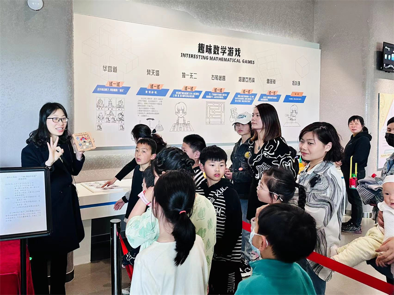 展品探索系列之“华容道”活动照片.jpg