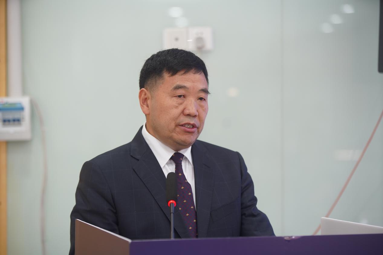 中国石油学会副理事长兼秘书长徐凤银发表讲话.png