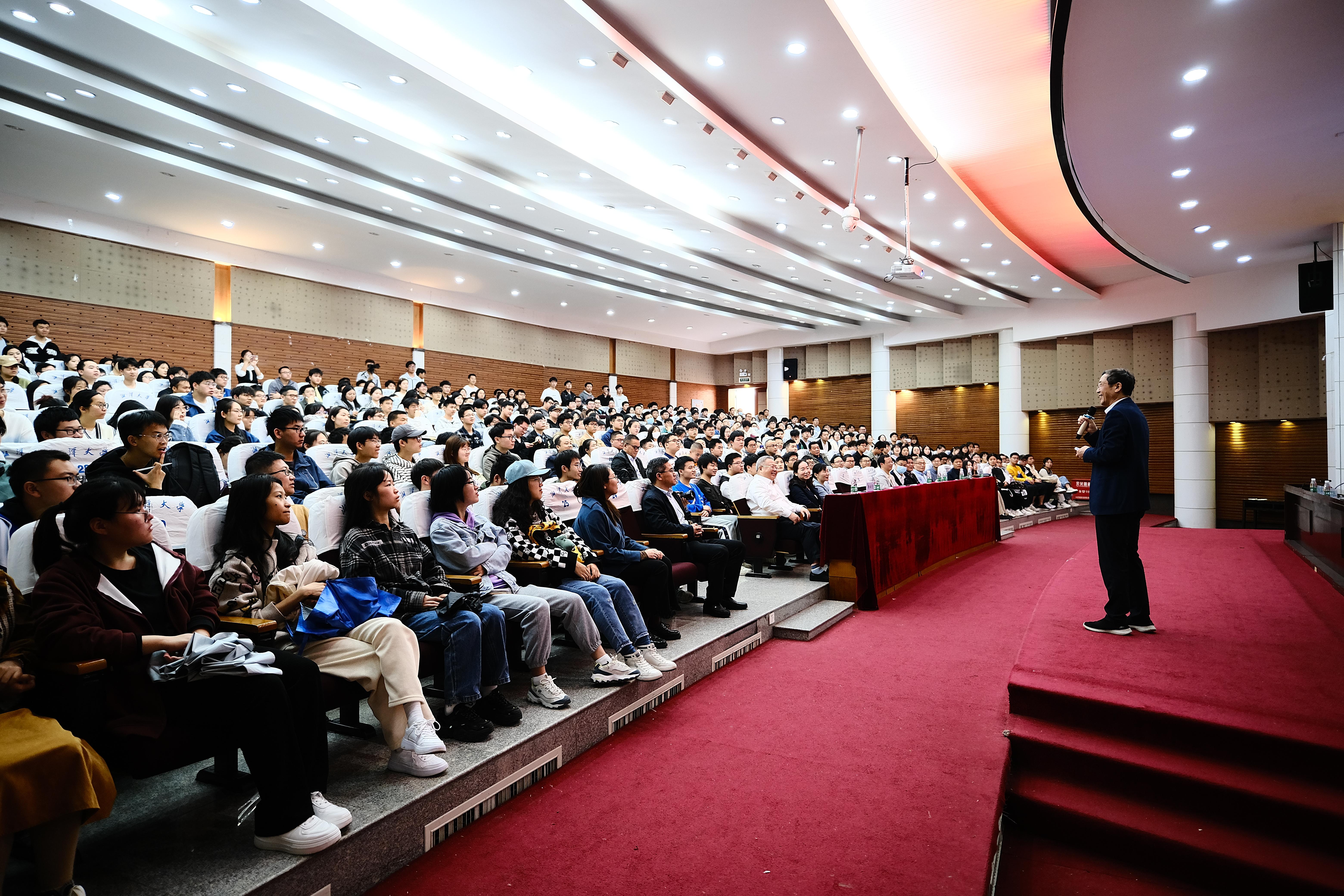 中国科学院院士袁亚湘应邀来潭讲座.jpeg