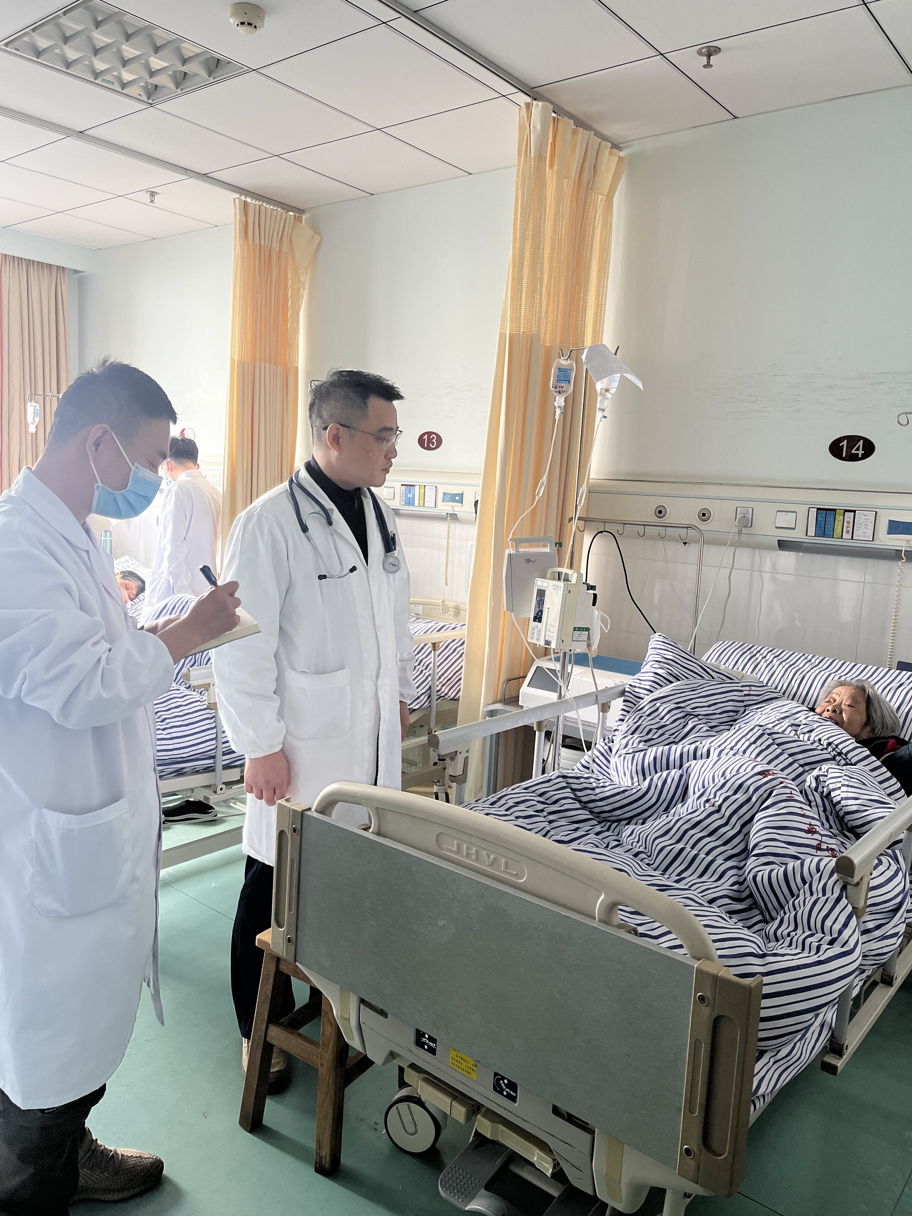 湖南中医药大学第一附属医院肾内科副主任、主任医师彭亚军1.jpg