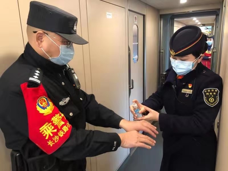抗击疫情，我们都是勇士