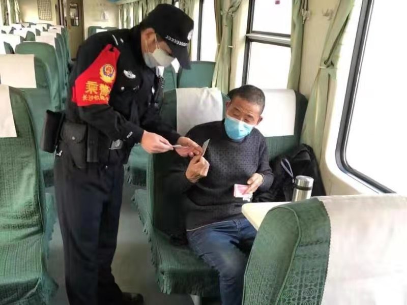抗击疫情，我们都是勇士