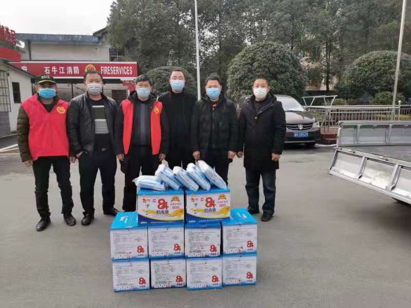 图二桃江县个私协会石牛江分会党支部捐赠的物资.jpg