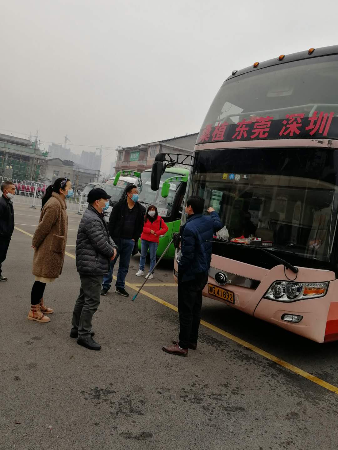 卫生监督员到车站突击检查疫情防控措施执行情况.jpg