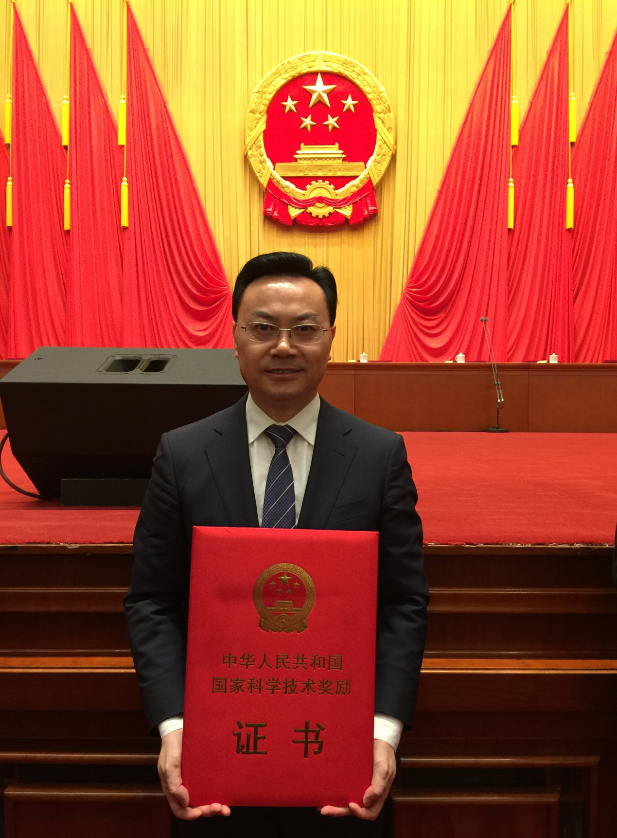 刘仲华.png