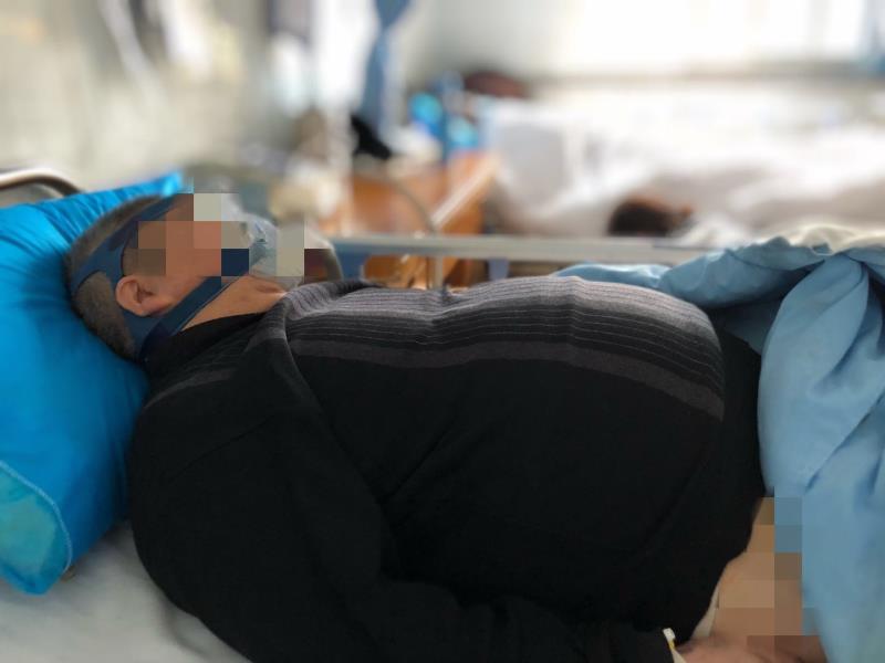 患者正在接受经鼻持续气道正压呼吸（CPAP）治疗.jpg