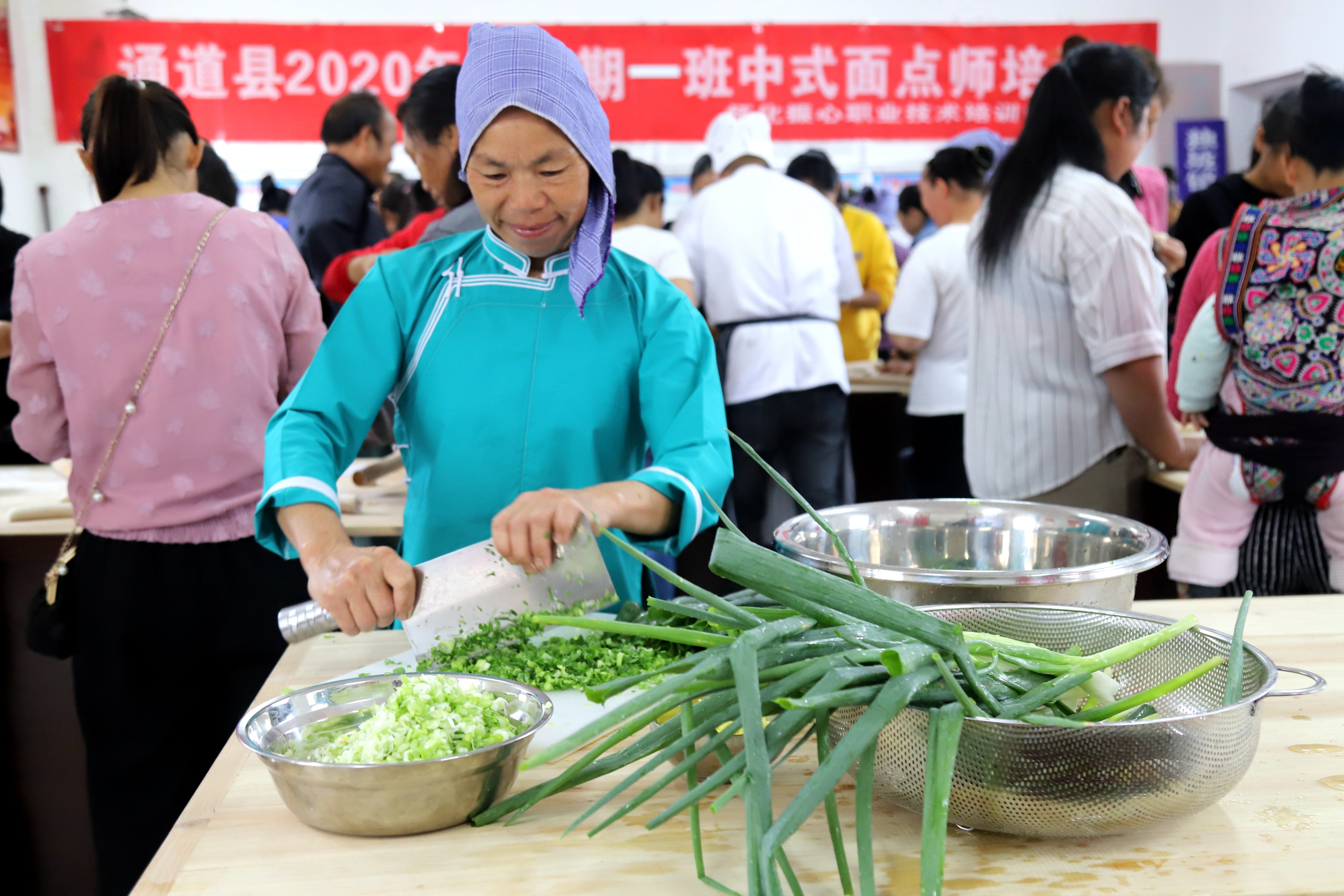 7.制作饺子配料.jpg