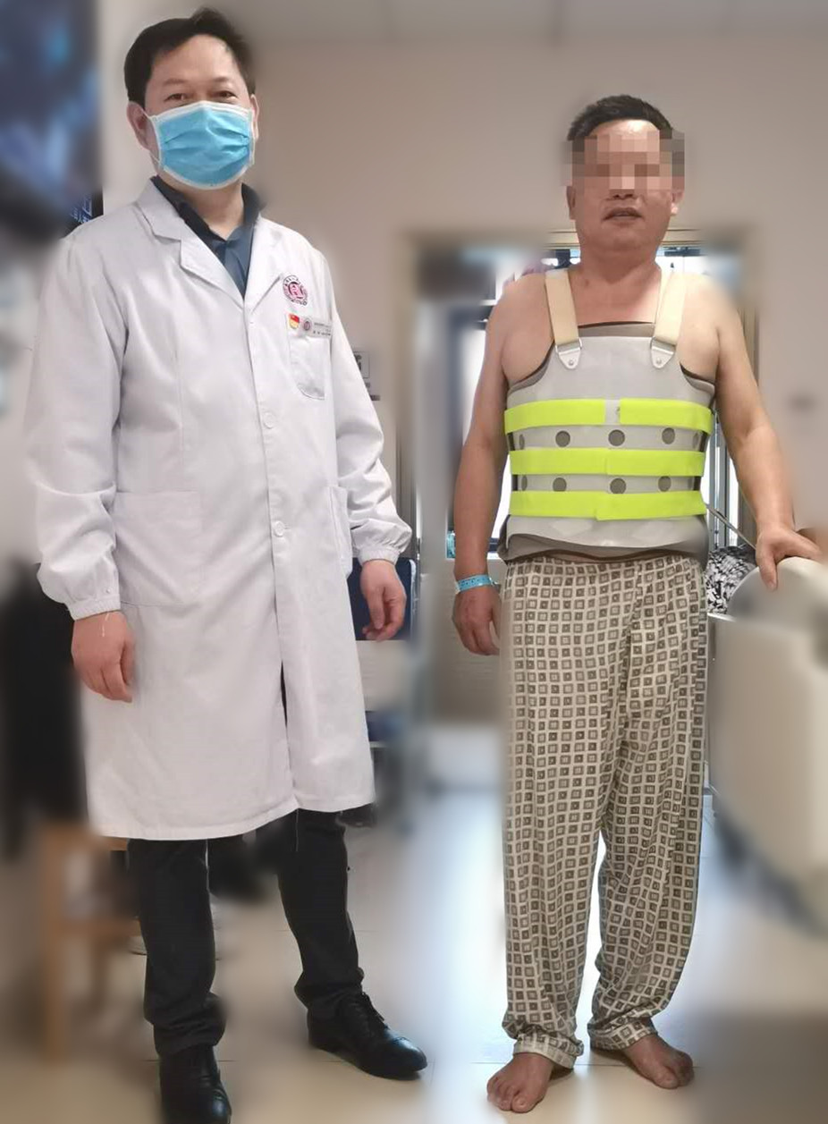 出院前，患者已经能够自行站立、行走。.jpg