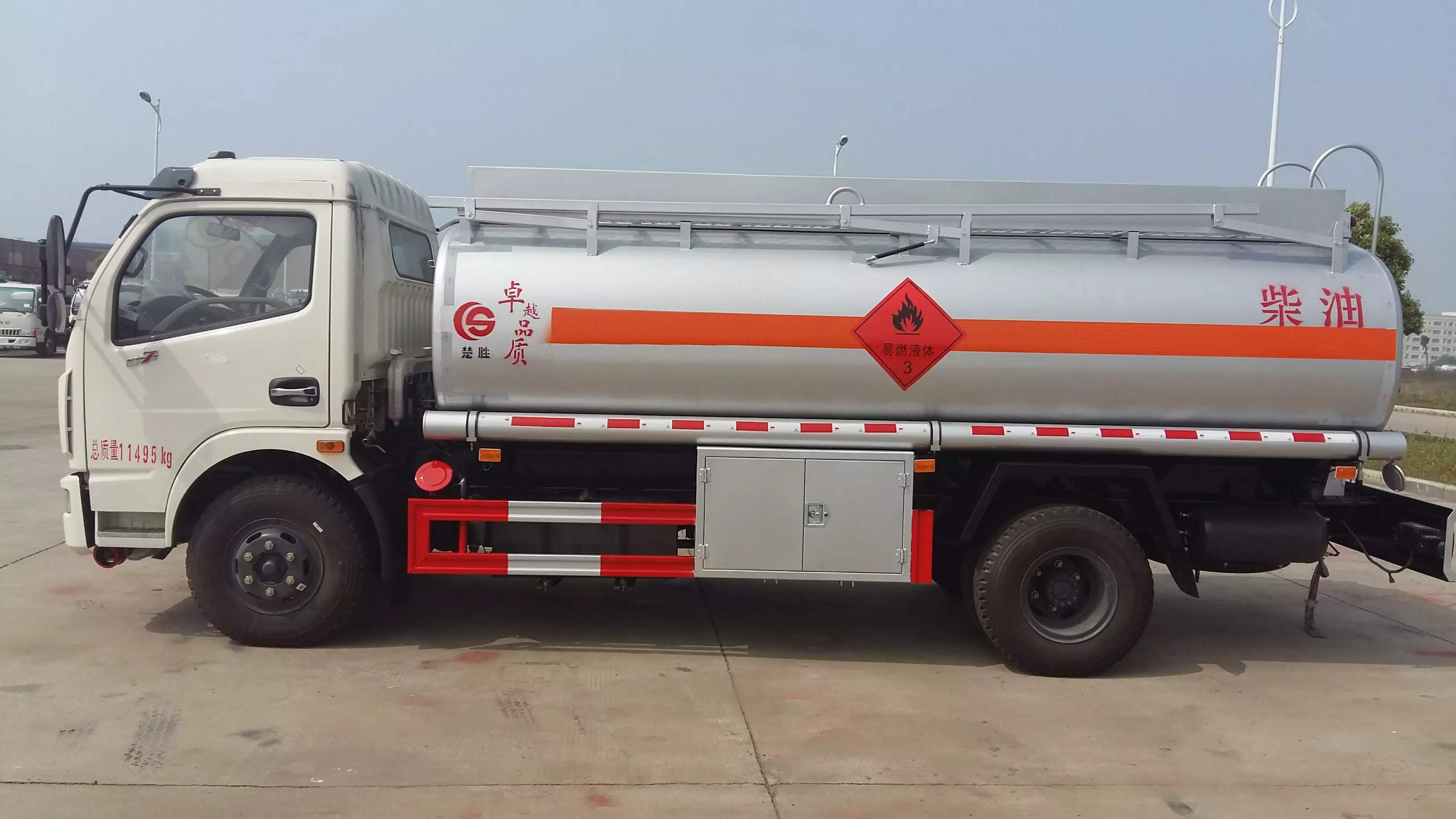 油罐车.jpg