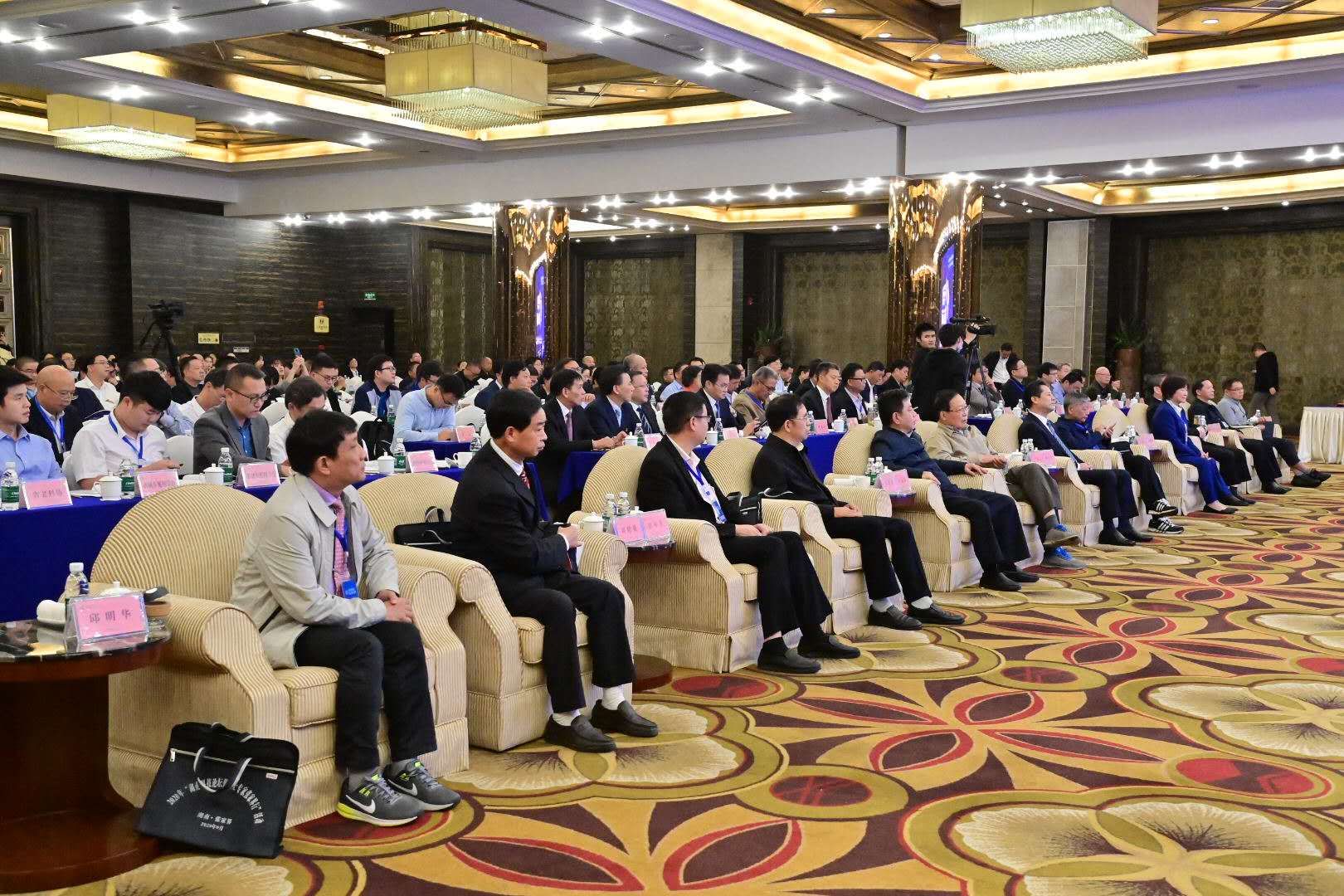 创新驱动 科技为民——2020年“湖南科技论坛暨院士专家张家界行”活动开幕式现场2.jpg