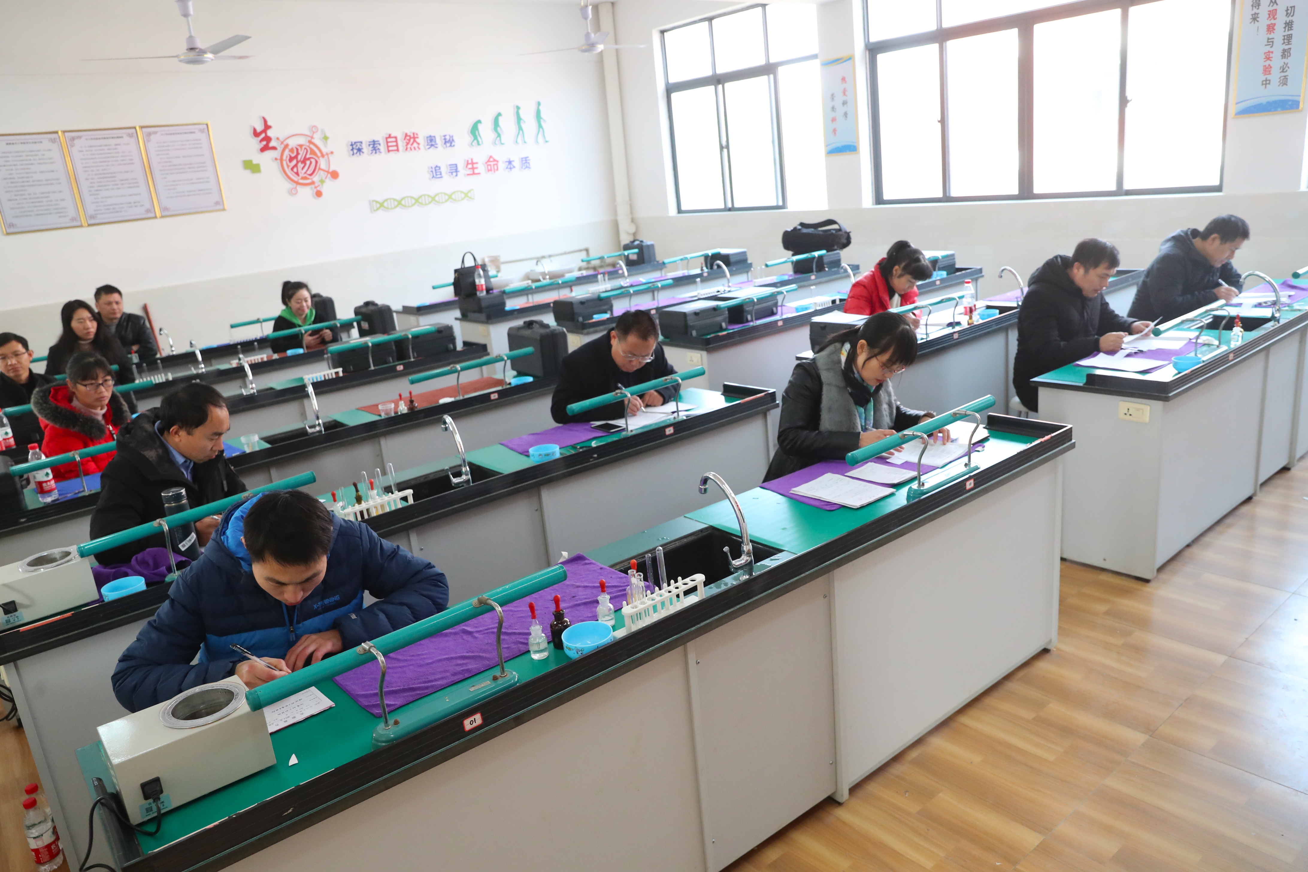 湖南新田：举办中小学教师实验技能大赛5.JPG