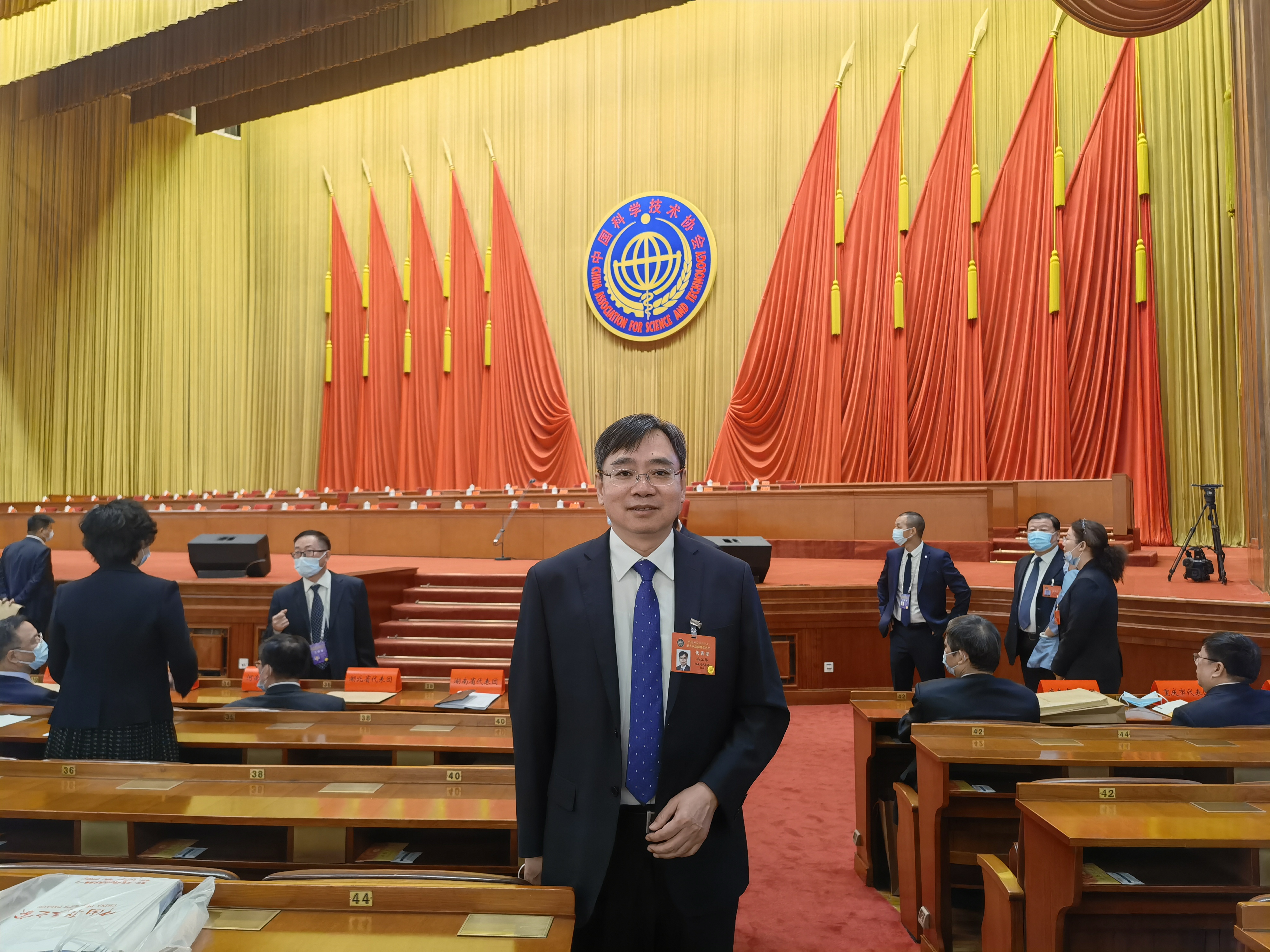 冯江华.jpg
