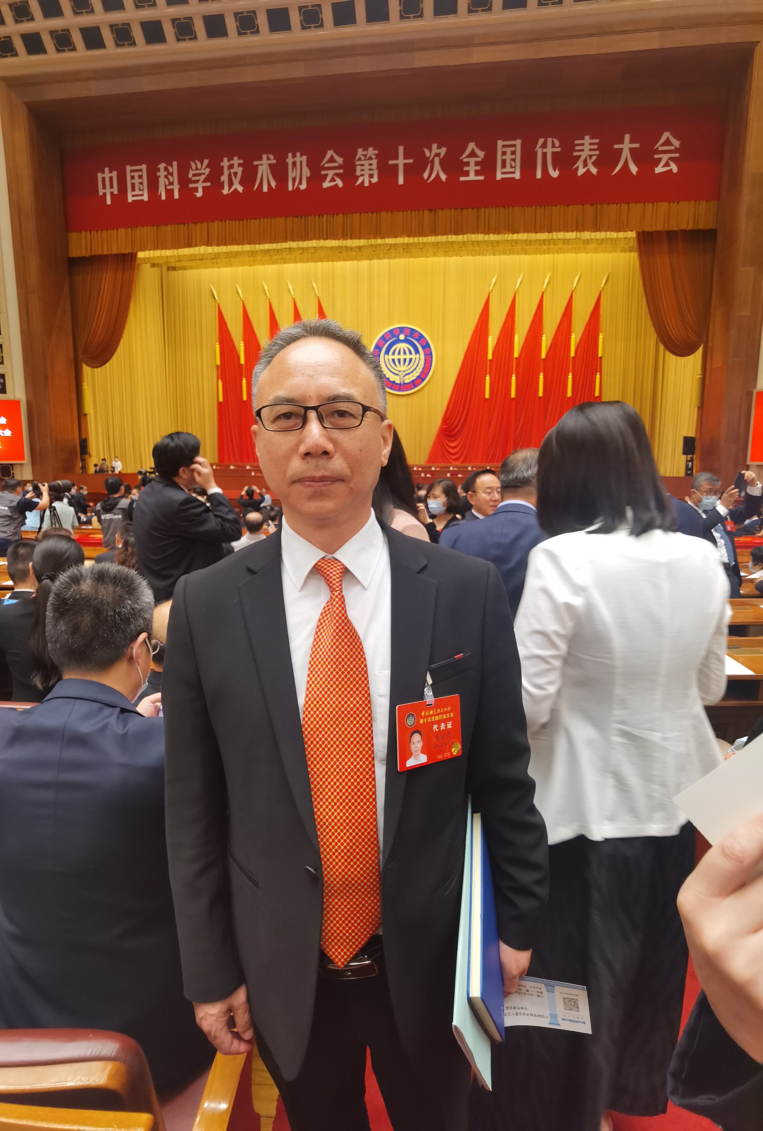 黄名勇.jpg