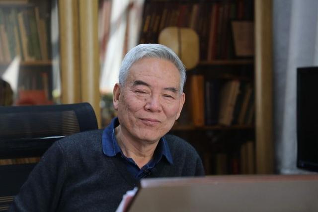 南志标在兰州大学草地农业科技学院的办公室内接受采访（2021年3月3日摄）。 新华社记者 张睿 摄.jpeg