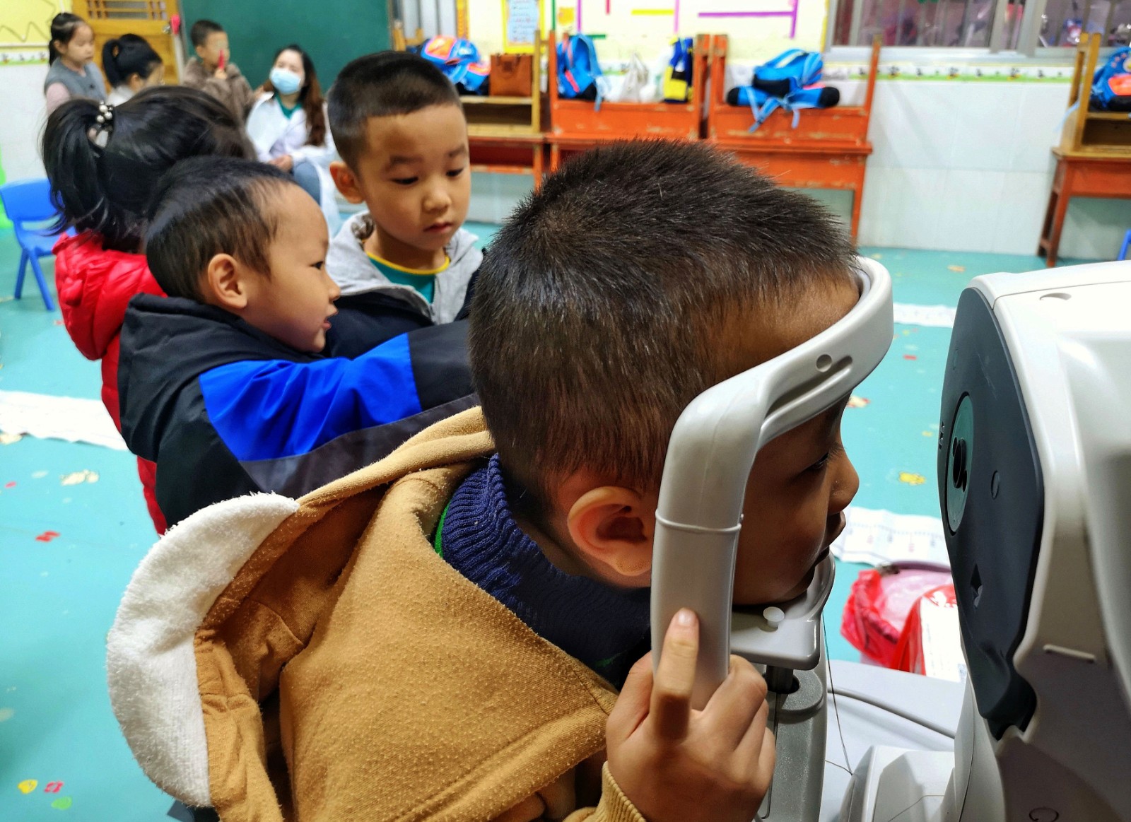 【图片新闻】防控儿童青少年近视.jpg