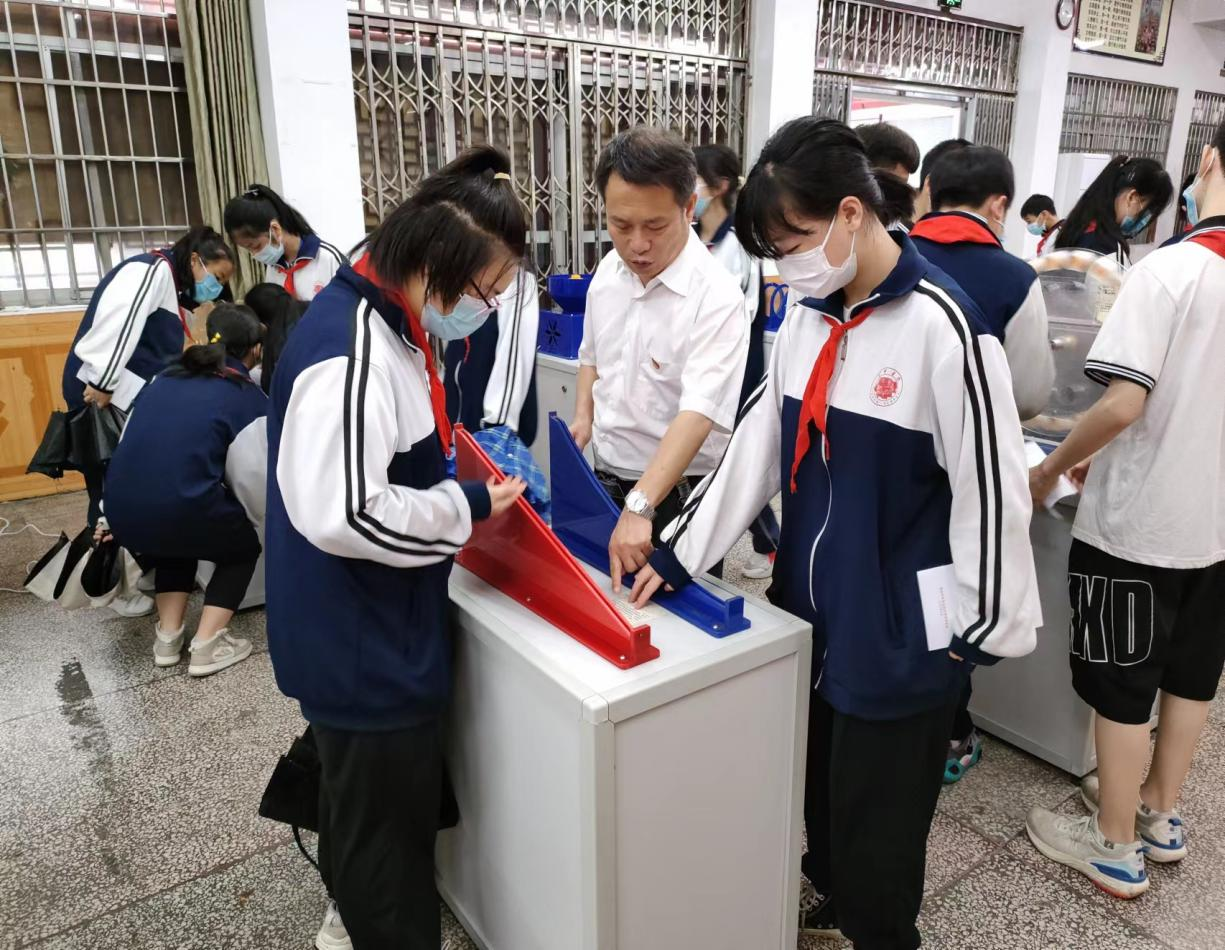 观摩现场2.png