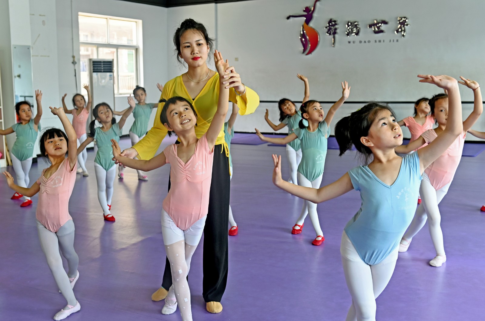 【图片新闻】免费学艺 多彩假期.jpg