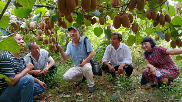 王仁才（右三(1).png