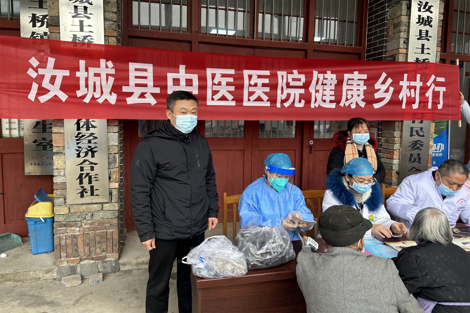 汝城县发放“健康暖心包”5万余份2.jpg